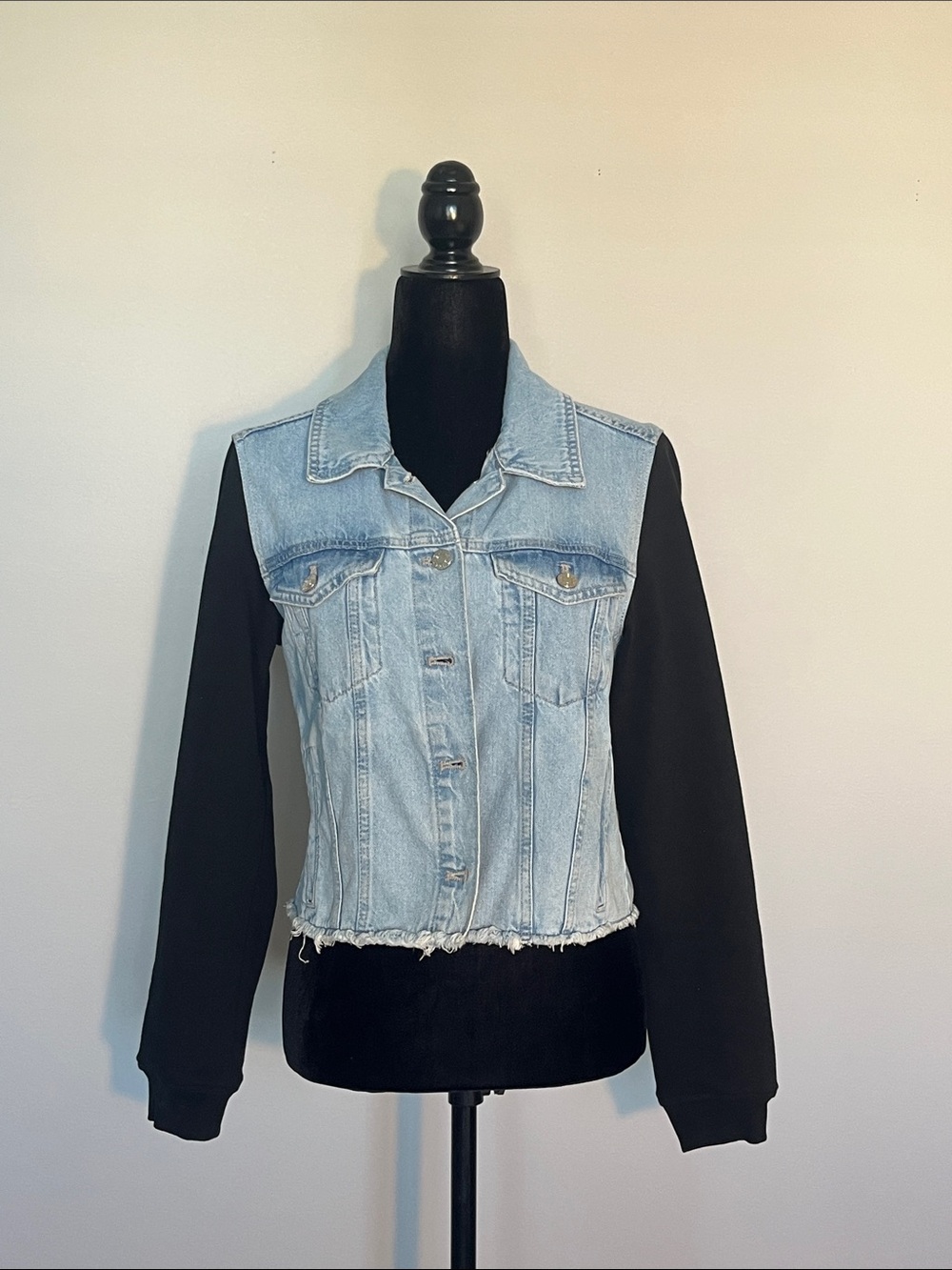 Subcategory classification for women's jeans image